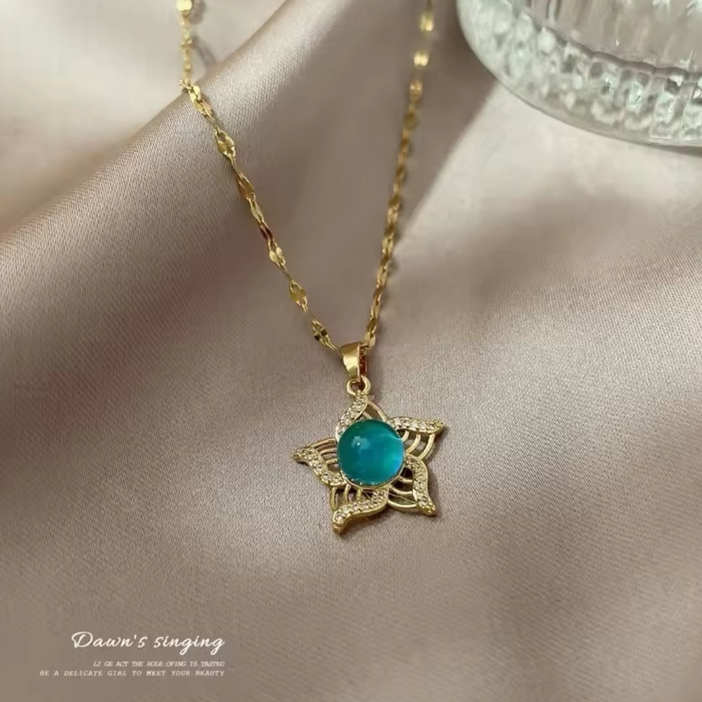 18K Gold Star Flower With Temperature Mood Stone & Diamond Accents Necklace